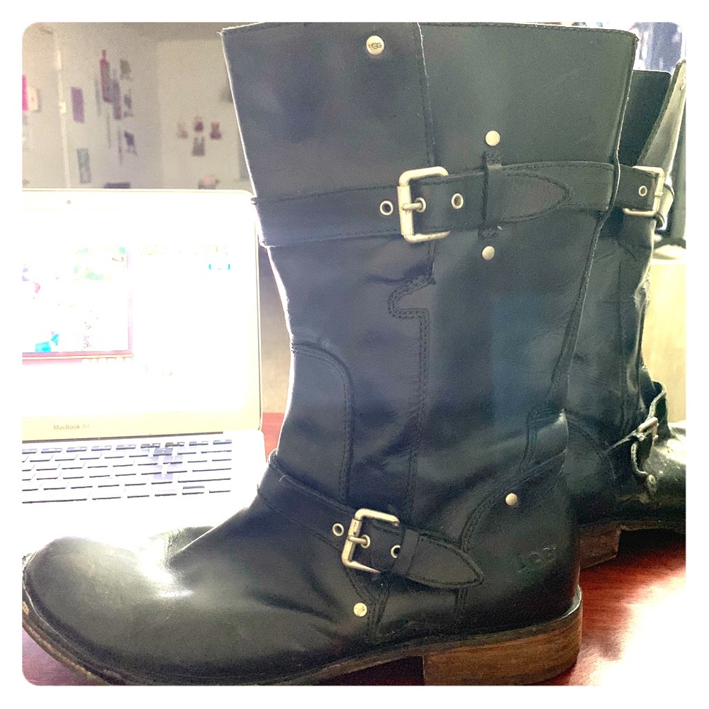 Authentic Ugg Leather boot! Size 10 ! Retail $279